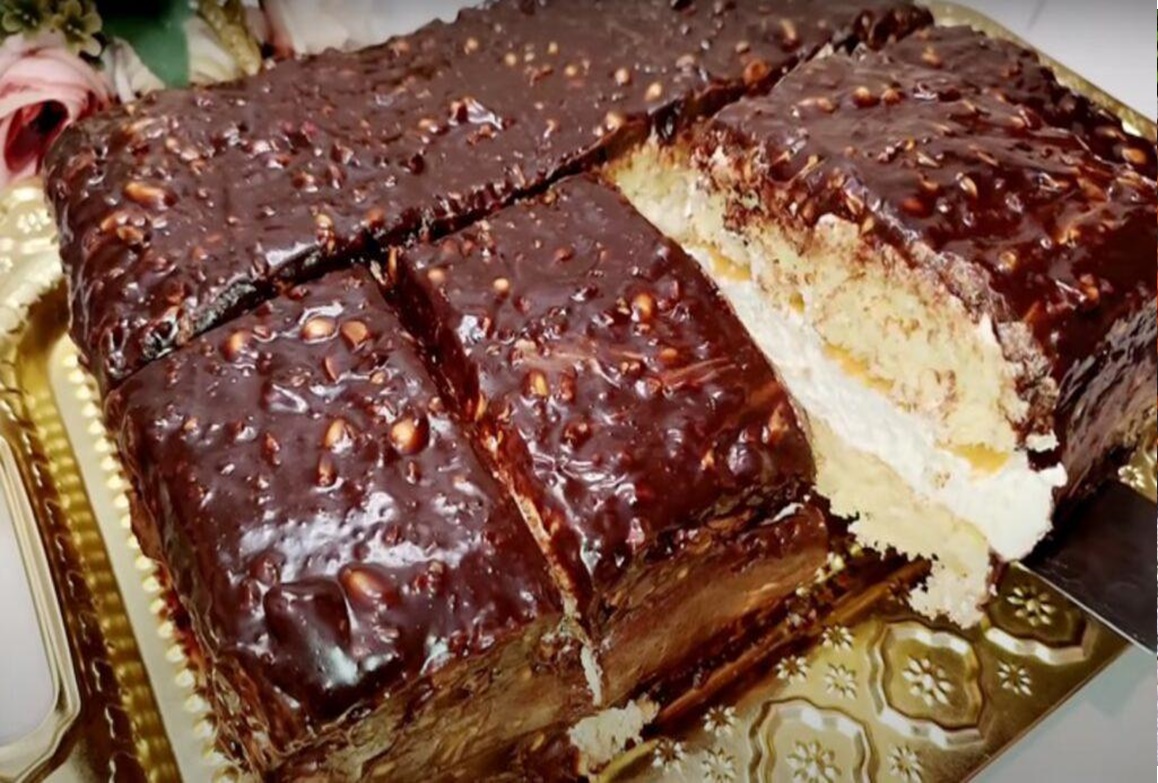 Cel mai rapid tort festiv cu glazură de ciocolată. Extrem de delicios și poate fi făcut cu ușurință de oricine