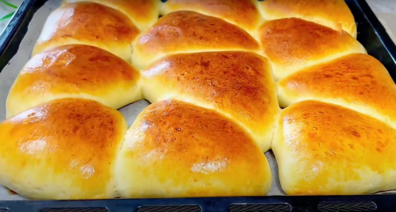 Sunt chiar mai bune a doua zi. Plăcinte pufoase  și moi cu varză coapte la cuptor, care vor deveni cu siguranță preferatele familiei