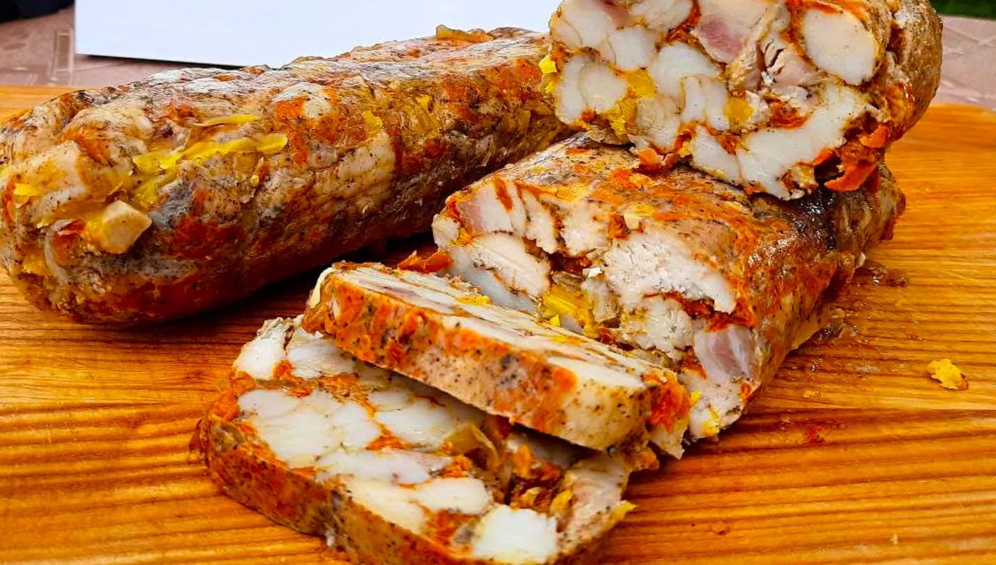 Rețeta culinară nu este complicată, dar este incredibil de gustoasă, aromată și mai ales ieftină. O „Capodoperă”, un deliciu pe masa de sărbătoare!