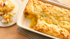 Budincă cu brânză de vaci și mere, la cuptor – un gust deosebit, la fel precum cel din copilărie!