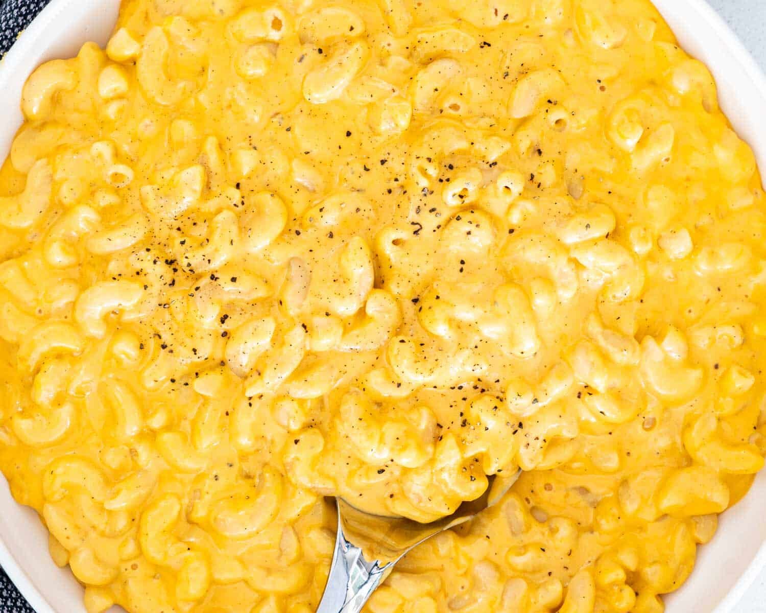 Sos savuros cu cașcaval pentru paste! Nu va rămâne nimic în farfurie