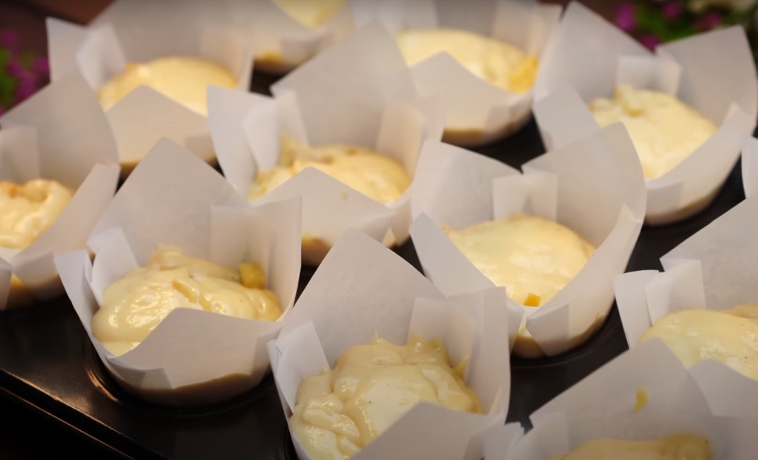 Brioșe cu mere făcute în casă. Moi, pufoase și pline de bunătăți – perfecte pentru micul dejun sau o gustare rapidă