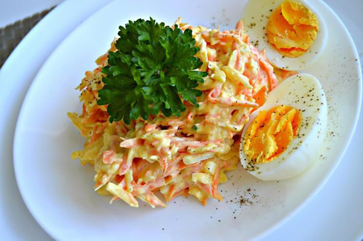 Salată franțuzească cu morcov și cașcaval – preparați o porție dublă!