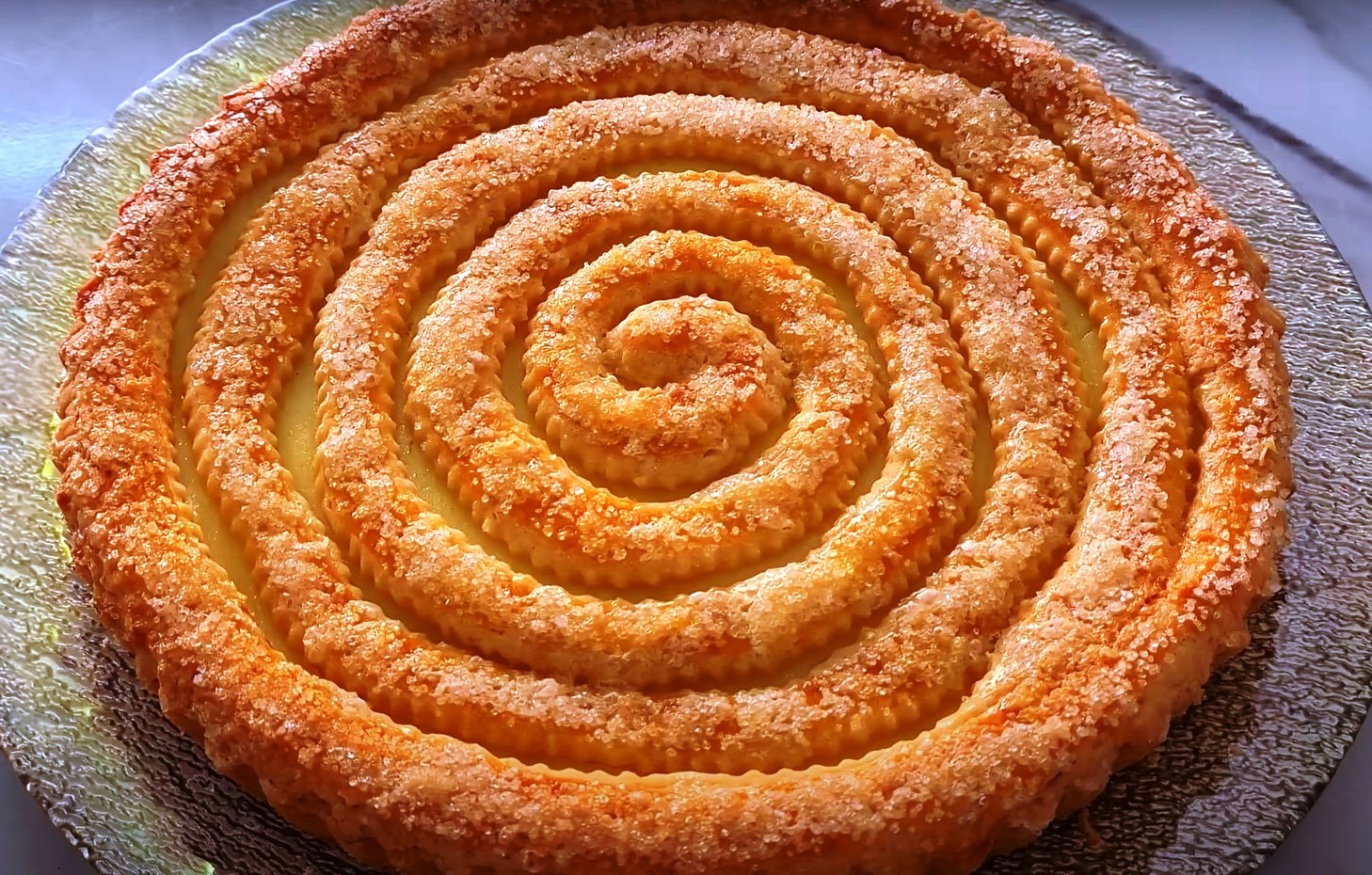 Această plăcintă parfumată cu cremă de lămâie este cea mai bună! Nu este doar delicioasă, ci și frumoasă: va fi un plus perfect pentru masa ta in familie