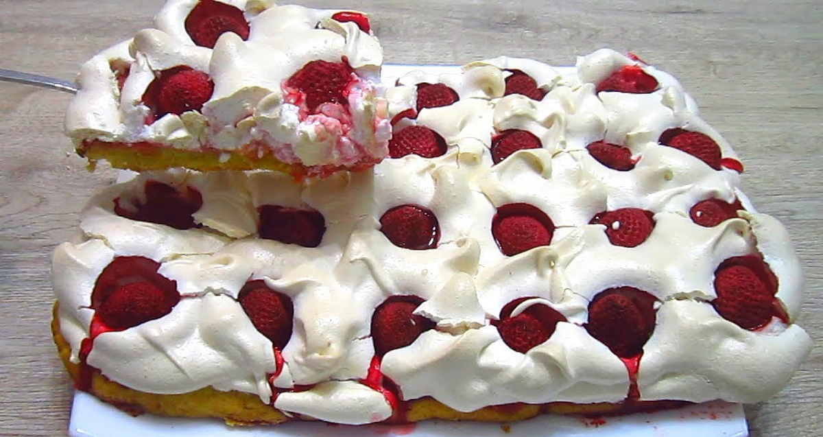 ”Nori de căpșuni” – o prăjitură ce se prepară rapid și are un gust de neuitat!