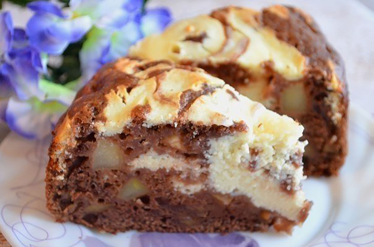 Prăjitură cu mere, brânză și cacao – un desert delicios și elegant care nu va lăsa pe nimeni indiferent!